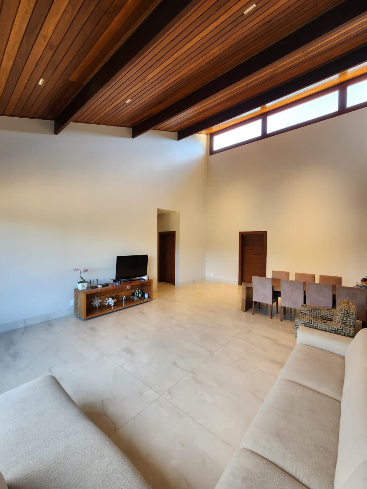 CASA NOVA DE ALTO PADRÃO NO CONDOMÍNIO DOS MOINHOS 